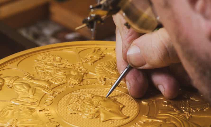 The Queen's Beasts золотая монета стоимостью 10 000 фунтов стерлингов - London Airport Transfers