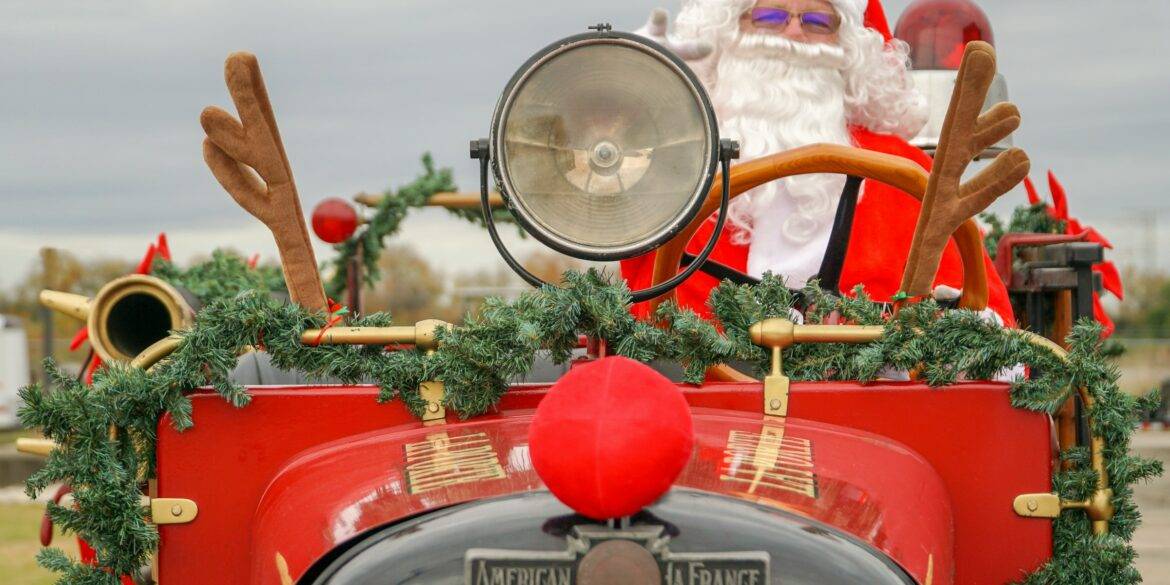 Coca-Cola Christmas Truck Returns to London - London Airport Transfers