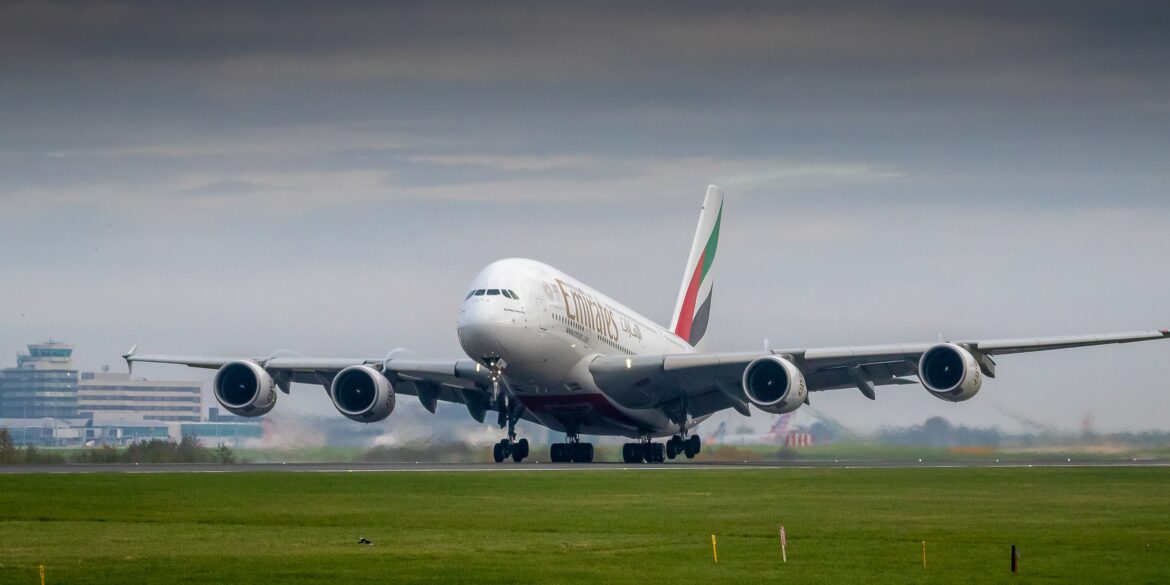 Emirates new flight to London Gatwick Airport - London Airport Transfers
